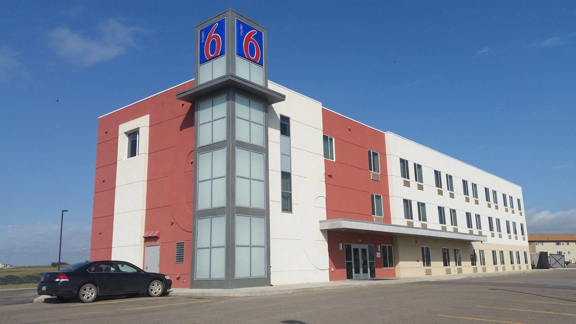 Baymont By Wyndham Williston Exterior foto